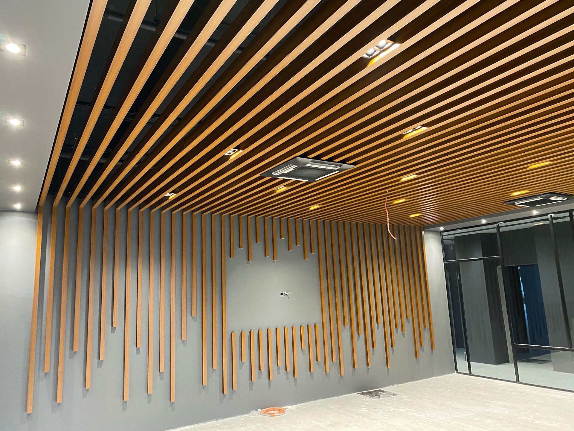 Baffle Tavan Sistemleri | HY Yapı Dekorasyon