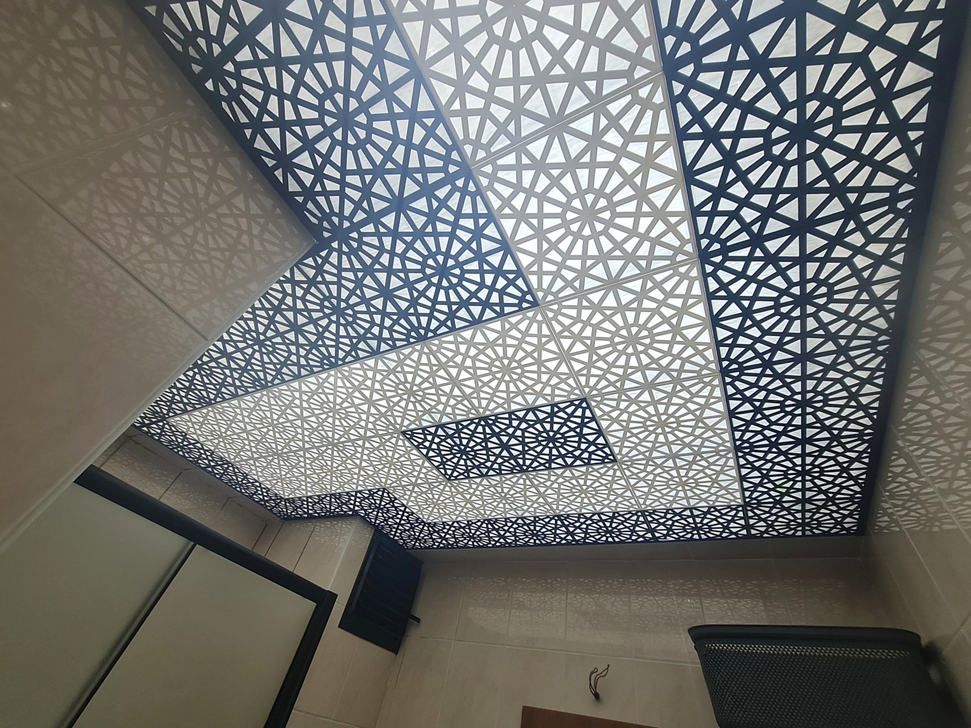 Deko Tavan ile Estetik ve Fonksiyonel Mekanlar