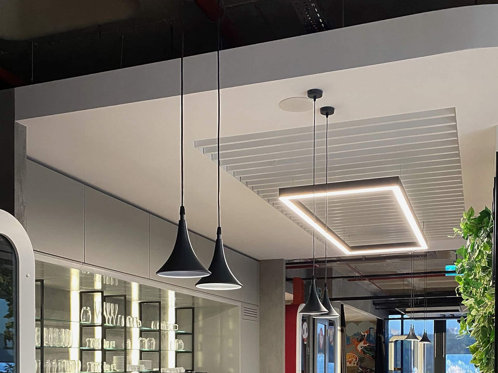 HY Yapı Dekorasyon | Modern Mekanlar İçin Lineer Tavan Sistemleri