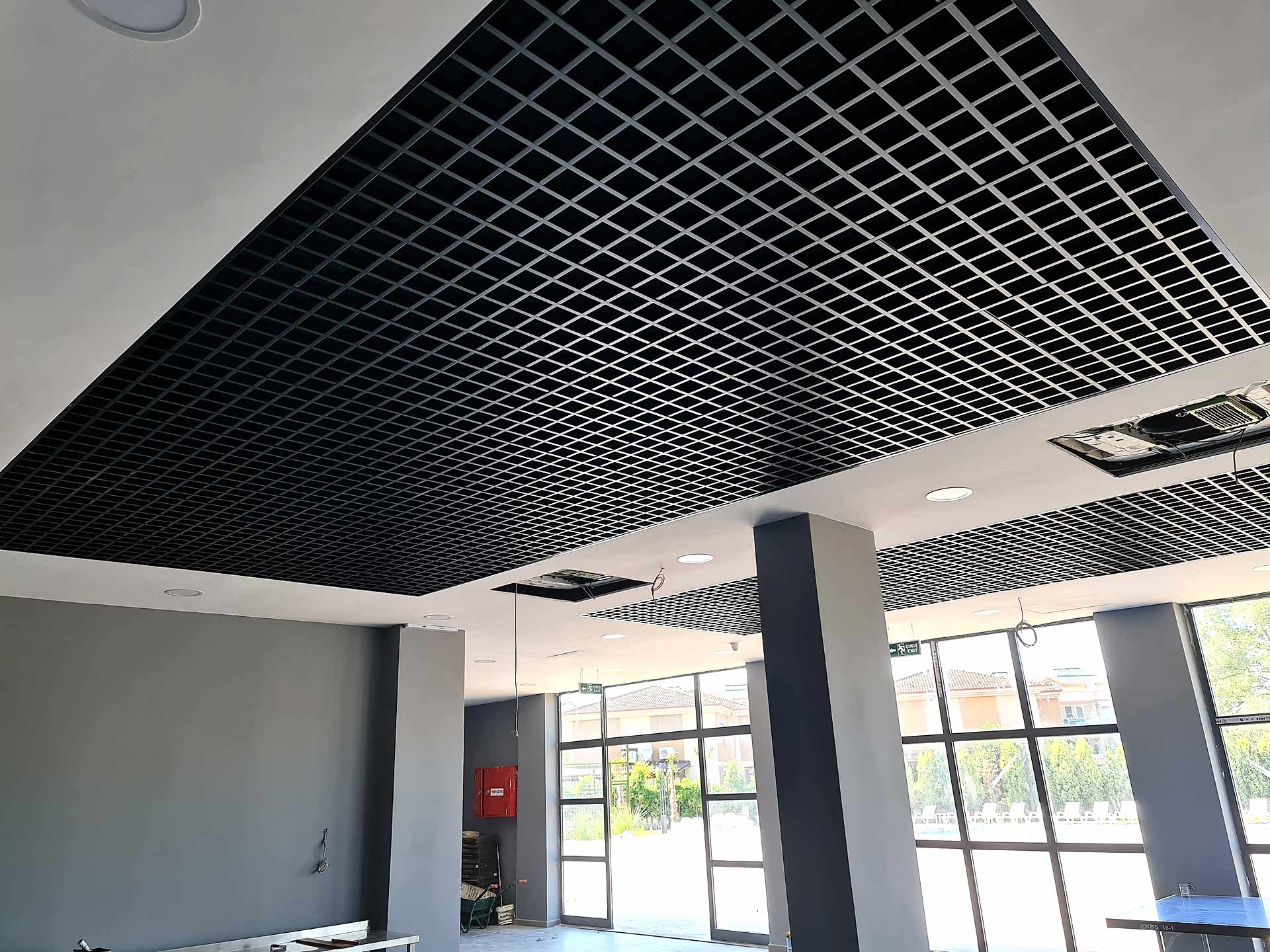 HY Yapı Dekorasyon | Modern Mekanlar İçin Petek Tavan Sistemleri