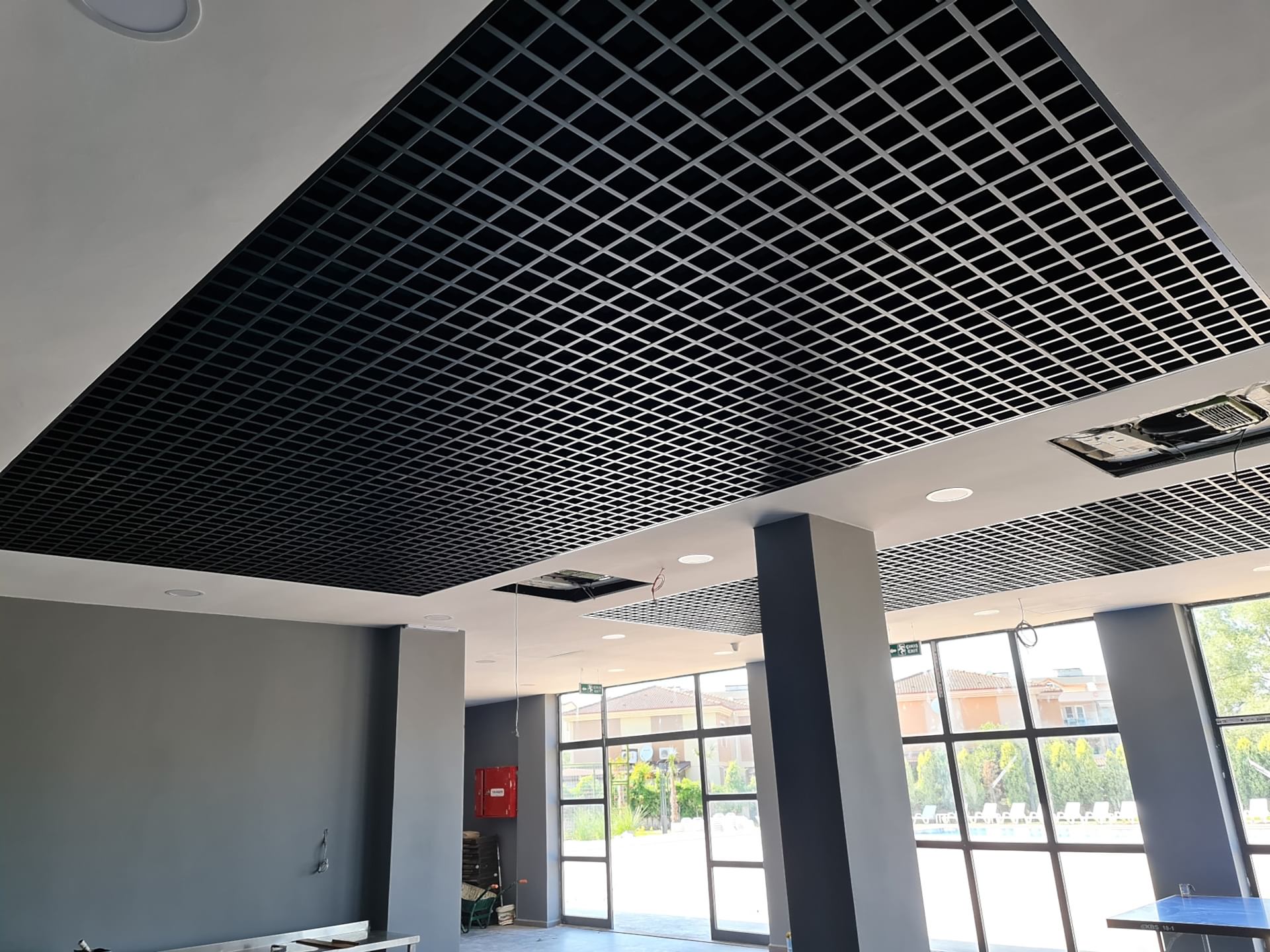 Petek Asma Tavan ile Mekanlarda Şıklık ve Fonksiyonellik